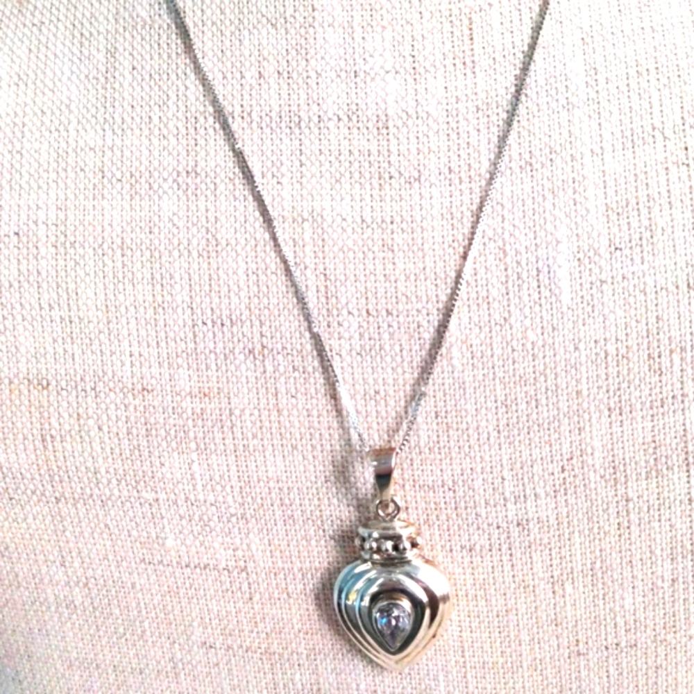New White Topaz Solid Sterling Silver Heart & Crown Pendant Necklace. Box Chain - Picture 4 of 7